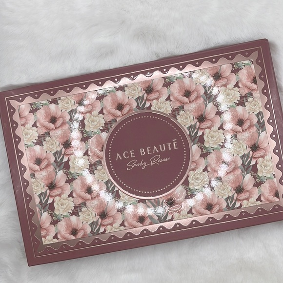Ace Beaute Smokey Roses Eyeshadow and Pressed Pigment Palette - Picture 2 of 5